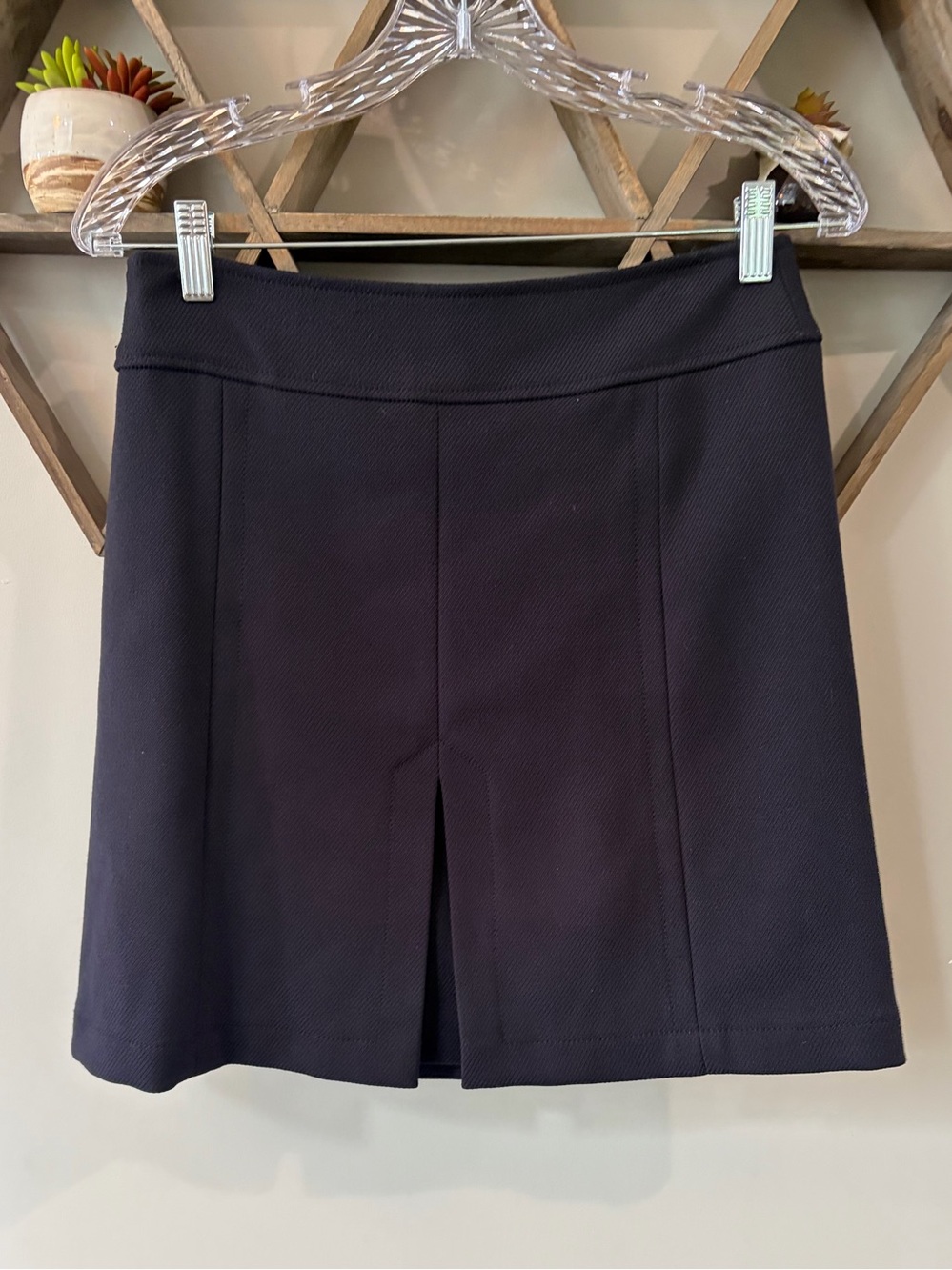 Loft Navy Blue Front Pleat Mini Skirt. Women’s Size 2.